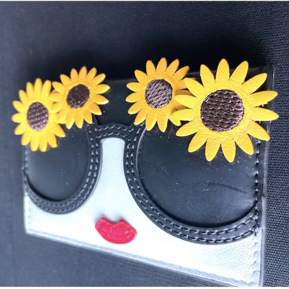 Alice + Olivia | Leather Printed Compact Wallet - Picture 5 of 13